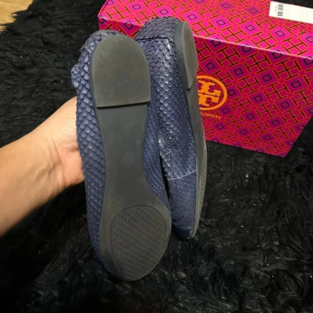 TORY BURCH TB gold logo blue leather flats shoes women’s 7.5 Preowned